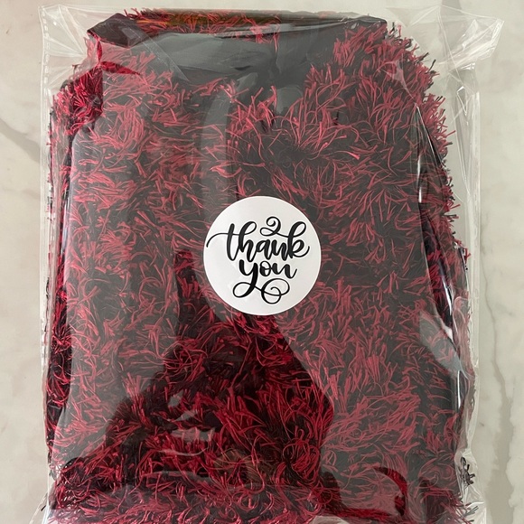 Hawaiian Eyelash lei - Picture 9 of 15